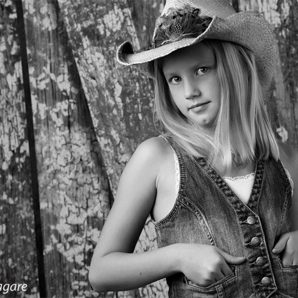 Neglected Rustic Barn Door Photography Backdrop 8x8 - Picture 6 of 11